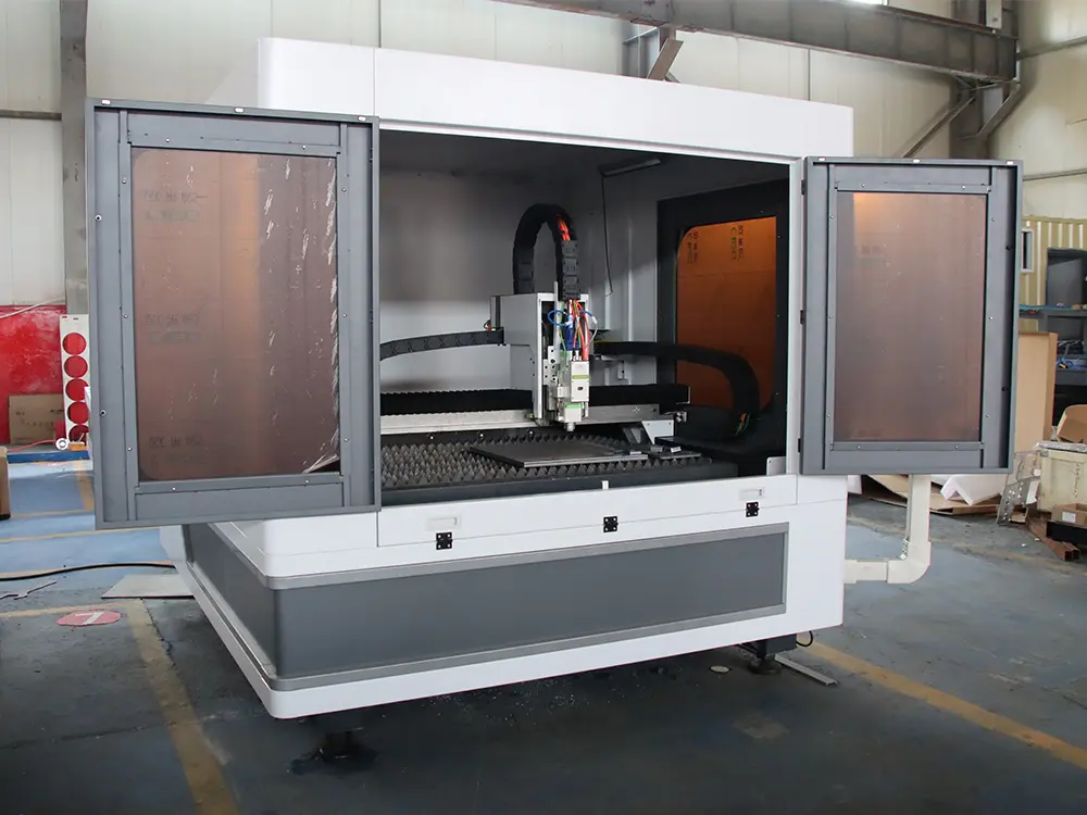 china 1390 fiber laser cutting machine with cover
